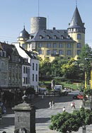 Genoveva-Burg in Mayen Sicht vom Marktplatz